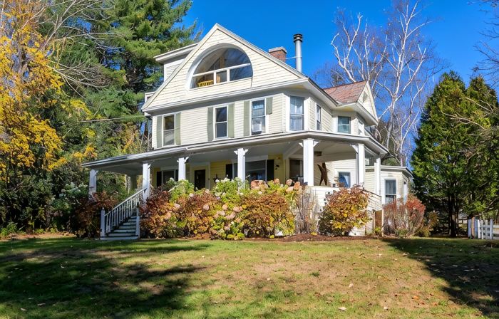 Gorgeous Mountain View in Manchester, Shopping, Dining, Spa. 5 min walk to town.