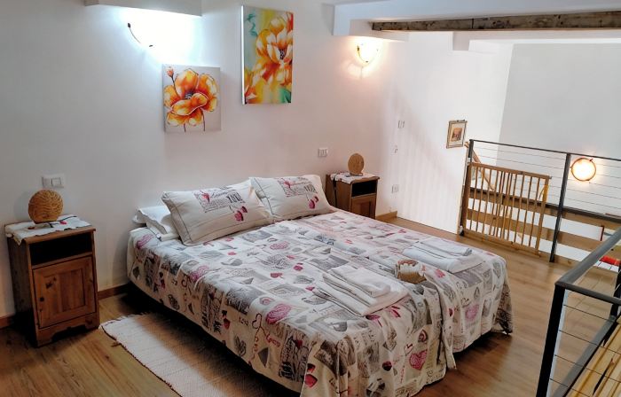 FeWo Luino Loft: Historic Charm, 100m to Lake & Swiss Gateway.