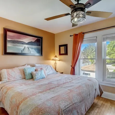 Enjoy Lakefront living with family!