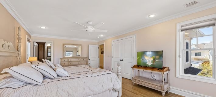 Fabulous Large Beach Home 1-block from beach & boardwalk Hotels in Point Pleasant Beach