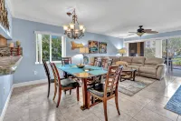 Comfy Condo at Jupiter Bay Resort, with easy beach access