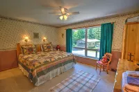 Cozy, Quiet Old Forge Getaway, just Minutes from The Fulton Chain Lakes