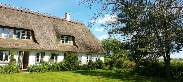 Ferienhof SONDERBYGAARD: cozy dormer apartment for couple or small group. Family Hotéis em Sydals