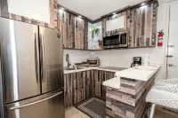 Spacious Retreat with Private Jacuzzi and Tropical Patio