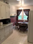 Location, Location, Location.  This Vacation Rental Is One Block From Main St - บังกะโล