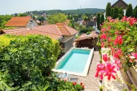 Cosy holiday home with pool/BBQ/ACCasa Montana - CAPRI Apartment with lake view - 2-Sterne
