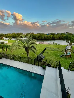Hidden River Estate on the Eau Gallie River! - Hot Tub