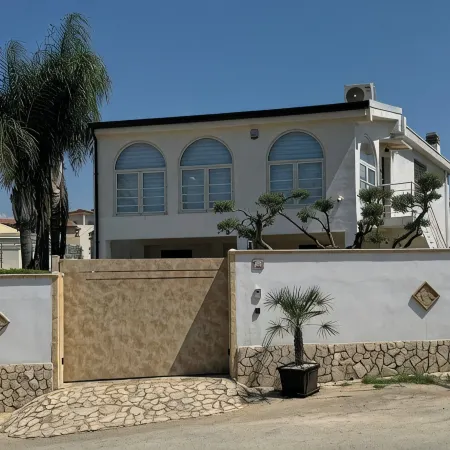 " la Terrazza Sul Tramonto " Apartment in Villa Near the Sea-San Leone