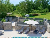 Vacation home Pahari - 6 persons, 3 bedrooms, pool, barbecue, terrace, - 3 tähden