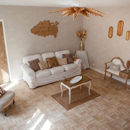 Appartement « Un Moment Dévasion » en Plein Cœur Dépernay Отели в г. Эперне