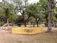 TreeHouse Suite @ HomeAway Ranch - Chalets