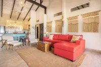 Newly Remodeled Beachfront Home! - 4 tähden
