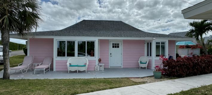 Renovated Beach Villa 671. Steps away from the beach. Sleeps 6. WiFi. Laundry Hotels in Great Abaco