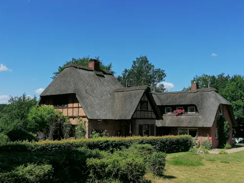 Reetgedecktes Ferienhaus am Strandweg