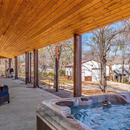 Luxury Lakehouse Private Group Getaway For The Whole Family