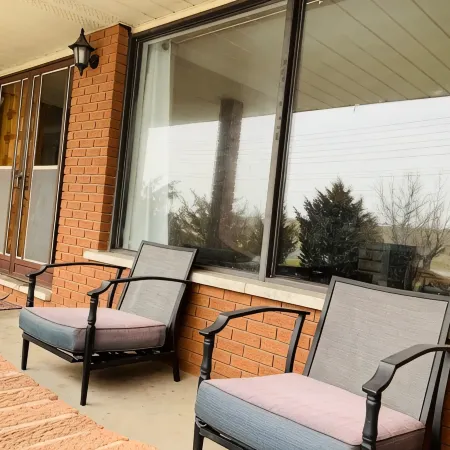 Beautiful upper unit countryside large cozy rooms near Niagara Falls