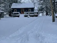 Cozy 4 Season Cottage stunning sunsets on Sparrow LakePet friendly)New Hot Tub Hotels in Severn