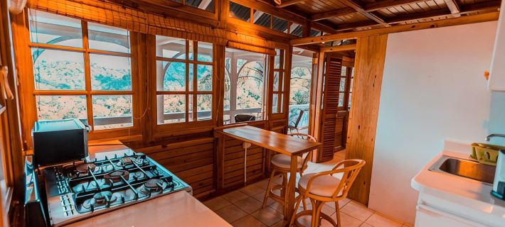 Secluded Hillside Cottage with Bay & Rainforest Views, Just 5 Mins to the Beach Ξενοδοχεία στην πόλη Tobago