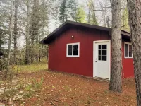 Quiet Lakeside log cabin with teaching/studio space available for retreats. - Chalets