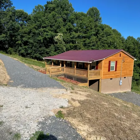 Cozy 2-bedroom cabin with WiFi, AC in delightful Rock. 2 minutes from trails.