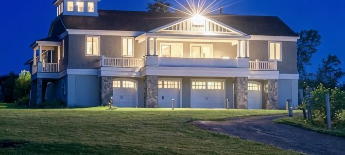 Large Lakefront Vineyard Home with Hot Tub Ξενοδοχεία στην πόλη Cayuga County