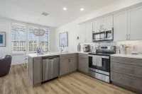 Beautifully Remodeled 2-Bedroom, 2-Bath Apt in Historic Downtown Venice, FL - Boutique