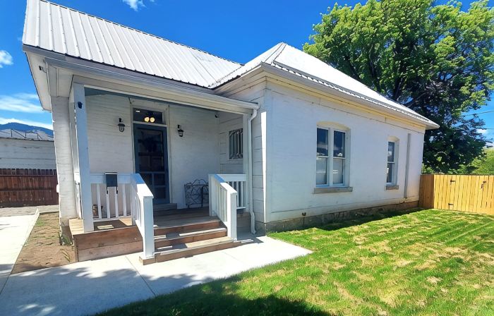 504 Historic Brickhouse off Main St. - 2 Blocks from Salmon River