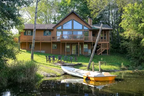 Lakeside Haven Home On Birch Lake, Sleeps Up To 12 People.