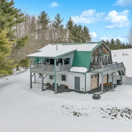 Escape to the Clouds: The Berry Barn Awaits You!