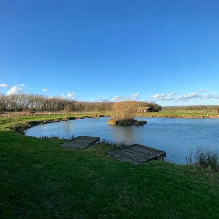 Lakeside Lodge Set in the Countryside