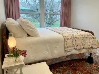 Roomy Quiet Home Overlooking Lake Michigan