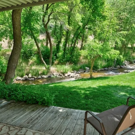Beautiful Remodeled 5 Bedroom 3000 sq ft Cabin in the Iconic Vivian Park Area