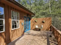 2BR cabin with private hollow, creek, and historic dam, minutes to trails/food