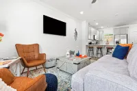 Charming 2-bedroom townhome with WiFi, minutes from Auburn University's campus