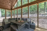 Stunning Luxury Home: Majestic Massanutten Views with New Hot Tub