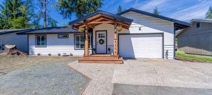 A serene, blissful home w/ a spacious backyard Hotels in Juneau