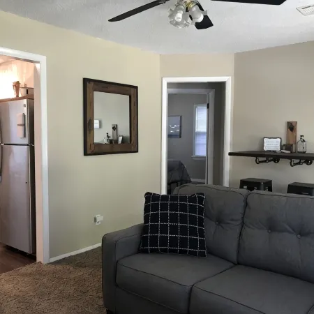 The Water House-Sleeps 10-1 Mile to Boone Pickens