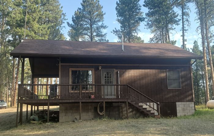 2-bedroom cabin 19 miles N of Lewistown MT that sleeps 10-11 people.