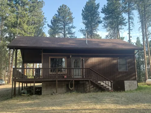 2-bedroom cabin 19 miles N of Lewistown MT that sleeps 10-11 people. - Homestays