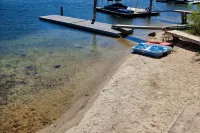 Waterfront Cabin with Dock on Hayden Lake - Homestays