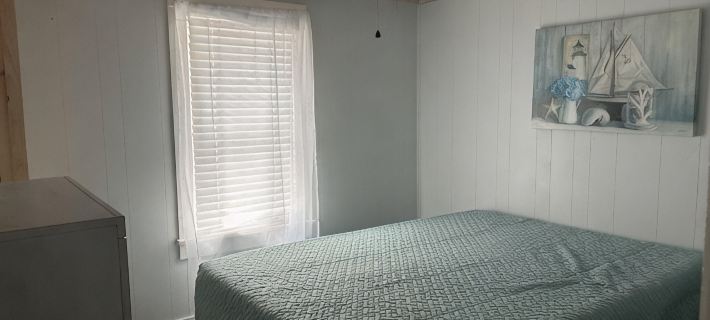 3Br Beachfront Getaway – Behind Owner’s Home Hotels in Oneida County