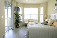 Cool Condo for Cozy Stay. Convenient Location, Pool, Gym, Golf.