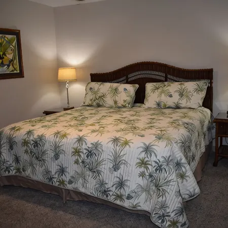 Beautifully remodeled 2 Bd, 2 Bath Condo, short walk to the Beach
