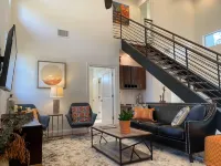 Lovely, Bright Modern House, Short Walk to Main Street, Private Pool! - 4성급