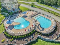 ELITE Escape w/POOL&SplashPad  BackYard OASIS,  HotTub, Garage & Lake View
