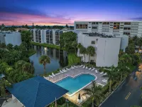 Beachside Modern Wellness Villa with Spacious Patio, Walk to the Beach Hotels in Jupiter