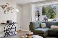Beautiful 2-bedroom house with AC and fast WiFi in Belleville