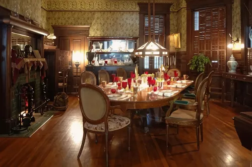 Amsterdam's Curry Mansion Inn - Pet Friendly