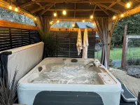 4 Acre Hiker's Nature Sanctuary in town - Bungalows