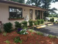 The Parkwood Inn & Suites
